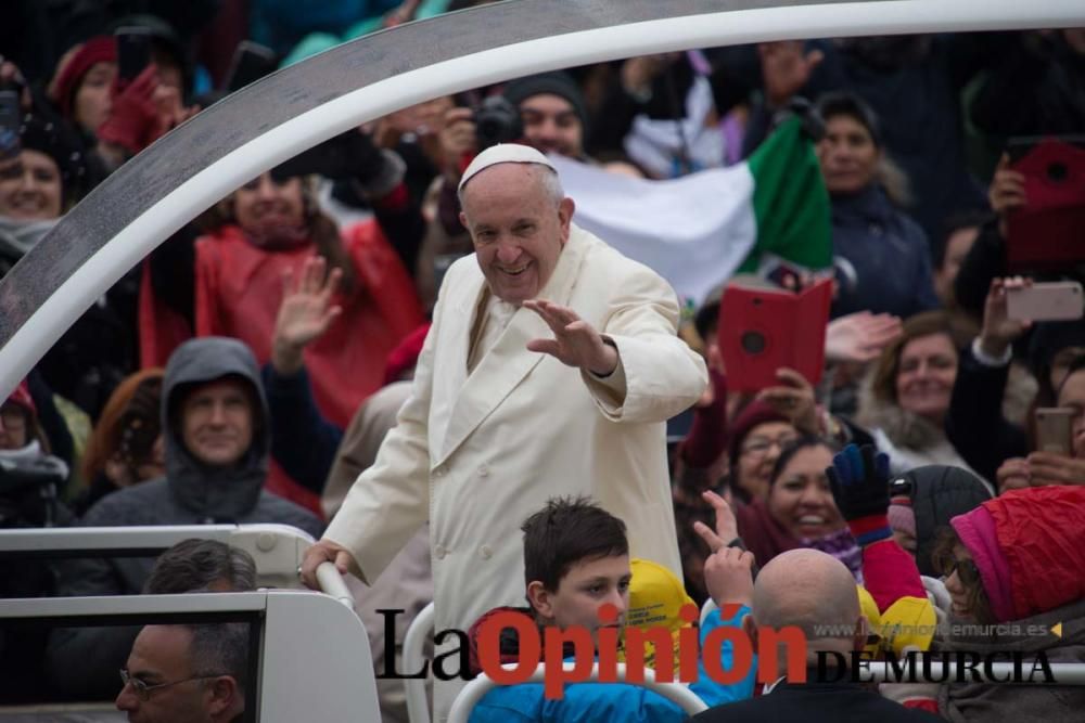 La cofradía de la Vera Cruz entrega el óbolo del J