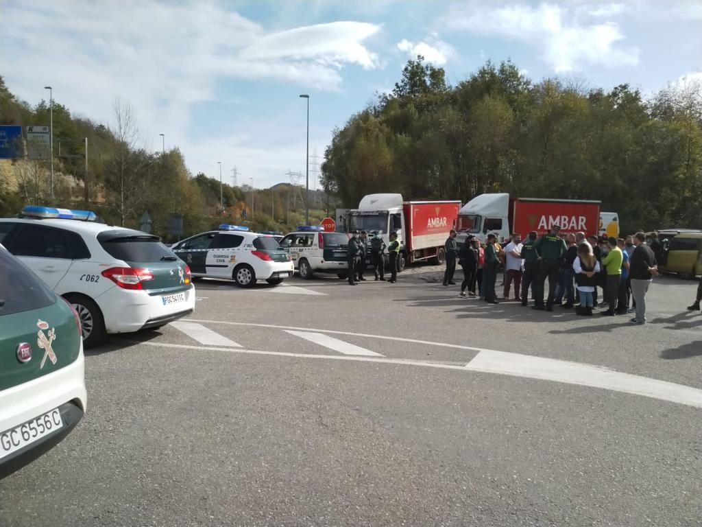 La protesta del comercio y la hostelería del Valle del Nalón no pudo llegar a Oviedo