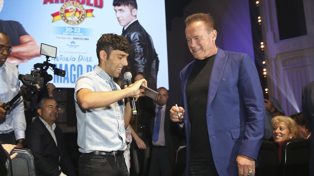 lmmarco49959072 barcelona 20 09 2019 arnold schwarzenegger y el mago pop pre190920195244 lmmarco49959072 barcelona 20 09 2019 arnold schwarzenegger y el mago pop pre190920195244