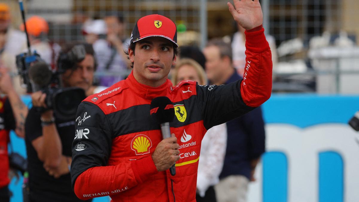 Carlos Sainz celevra su 'pole' en Austin.