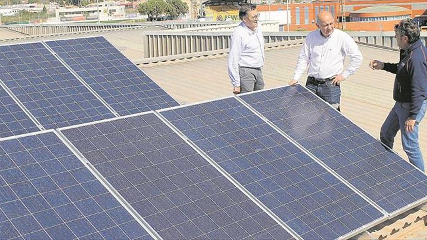 Vila-real inicia la implantación de energía solar para cargar coches eléctricos