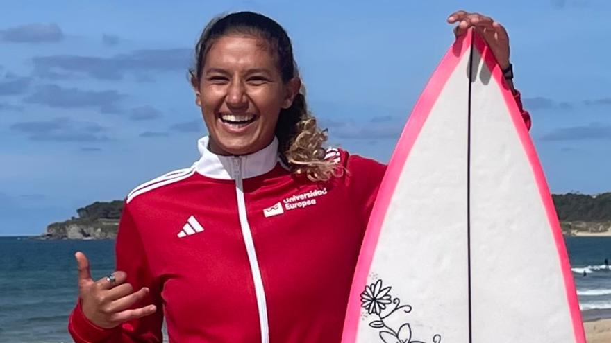 Lilias Tebbaï, estudiante de la Universidad Europea de Canarias, gana el Campeonato de España Universitario de Surf