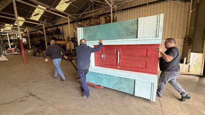 Así se trabaja para el montaje del escenario del Carnaval de Santa Cruz de Tenerife 2026