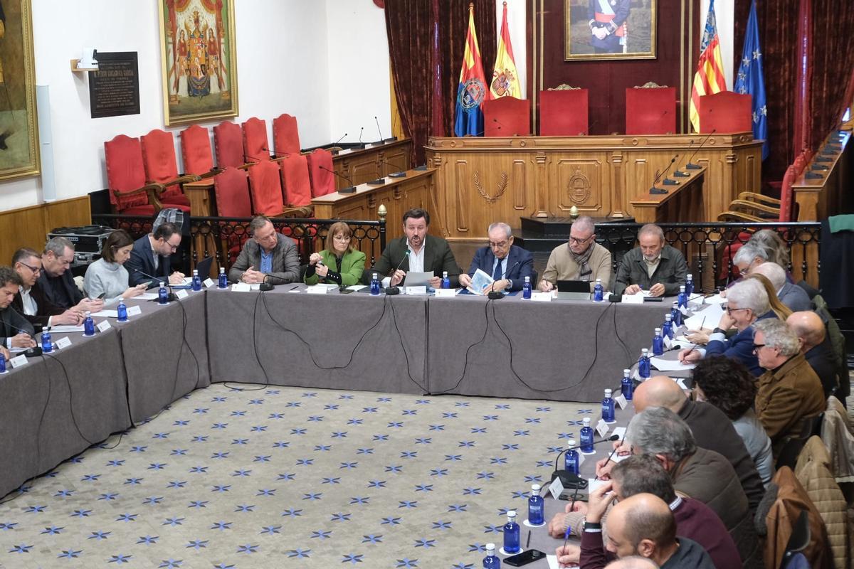La reunión del Consejo Social en la que el alcalde y parte de su equipo presentaron este lunes los presupuestos.