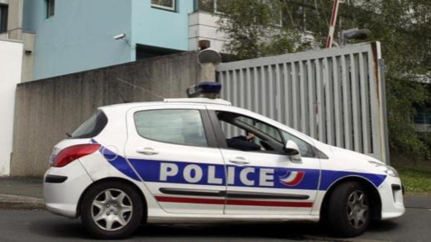 La policía francesa traslada a los etarras.