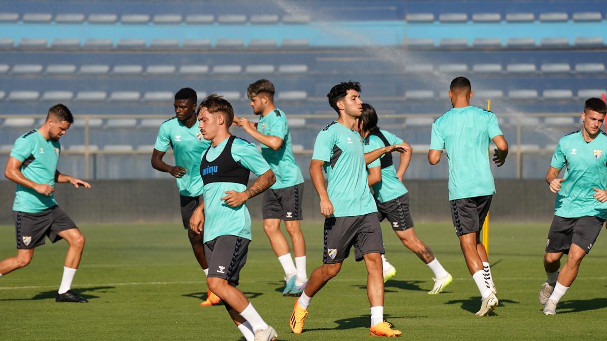 Entrenamiento del Málaga CF en el campo de la Federación Malagueña.