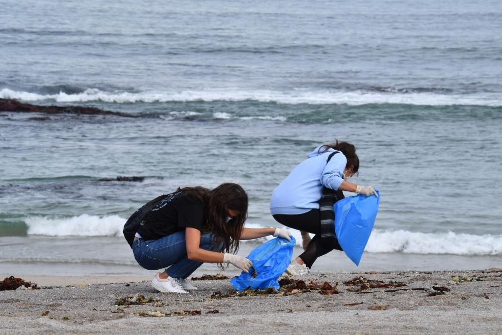 Limpieza de playas de voluntarios de Mar de Fábula