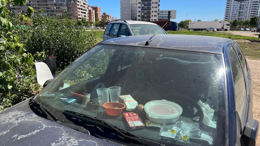 La Policía sorprende a dos hermanos violando a una mujer en un coche abandonado en Valencia