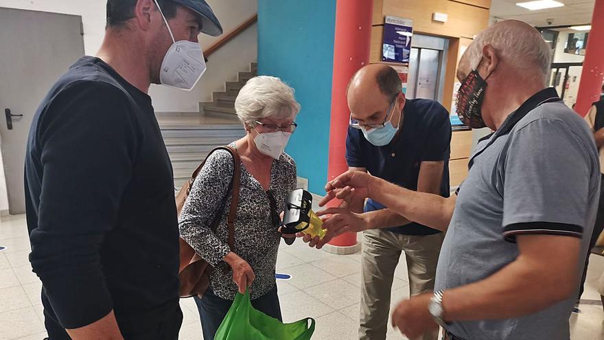 Moaña entrega las primeras 16 trampas de velutina de la campaña