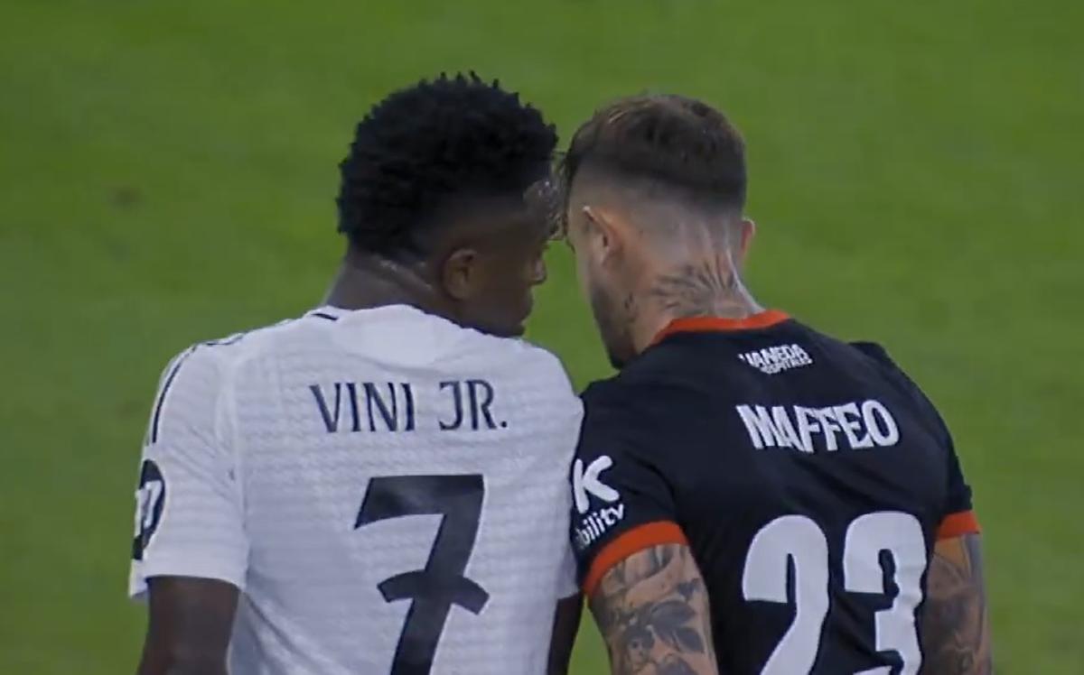 Vinicius y Maffeo, durante el partido