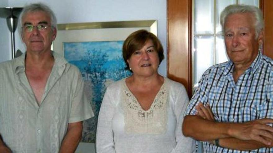 Los hijos de Carlos Palacio en el momento de oficializarse la cesión del legado.