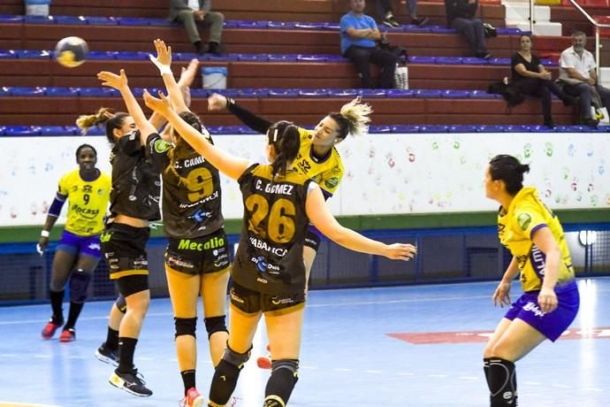 26-02-20 DEPORTES. PABELLON DE LAS REMUDAS. BARRIO DE LAS REMUDAS. TELDE. Partido de balonmano femenino entre el Remudas Rocasa y el Guardés disputado en Pabelloon Antonio Moreno del barrio teldense de Las Remudas.    Fotos: Juan Castro.  | 26/02/2020 | Fotógrafo: Juan Carlos Castro