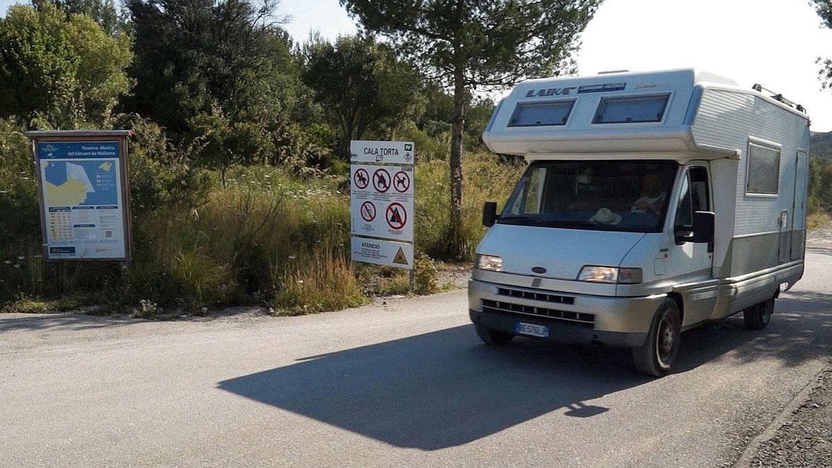 Wenn schon außer Haus übernachten, dann bitte in Strandnähe wie an der Cala Torta.