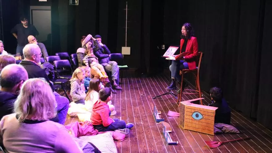 El temporal obliga a posar a cobert la fira d'editorials de l'Escala Vila del Llibre i es trasllada a la sala polivalent