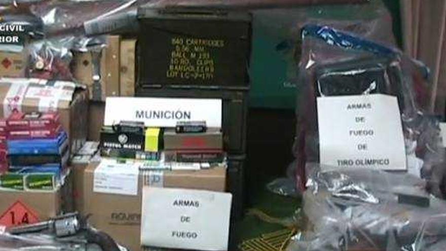 La Guardia Civil desmantela en Castelló  un arsenal para la venta ilegal a cazadores