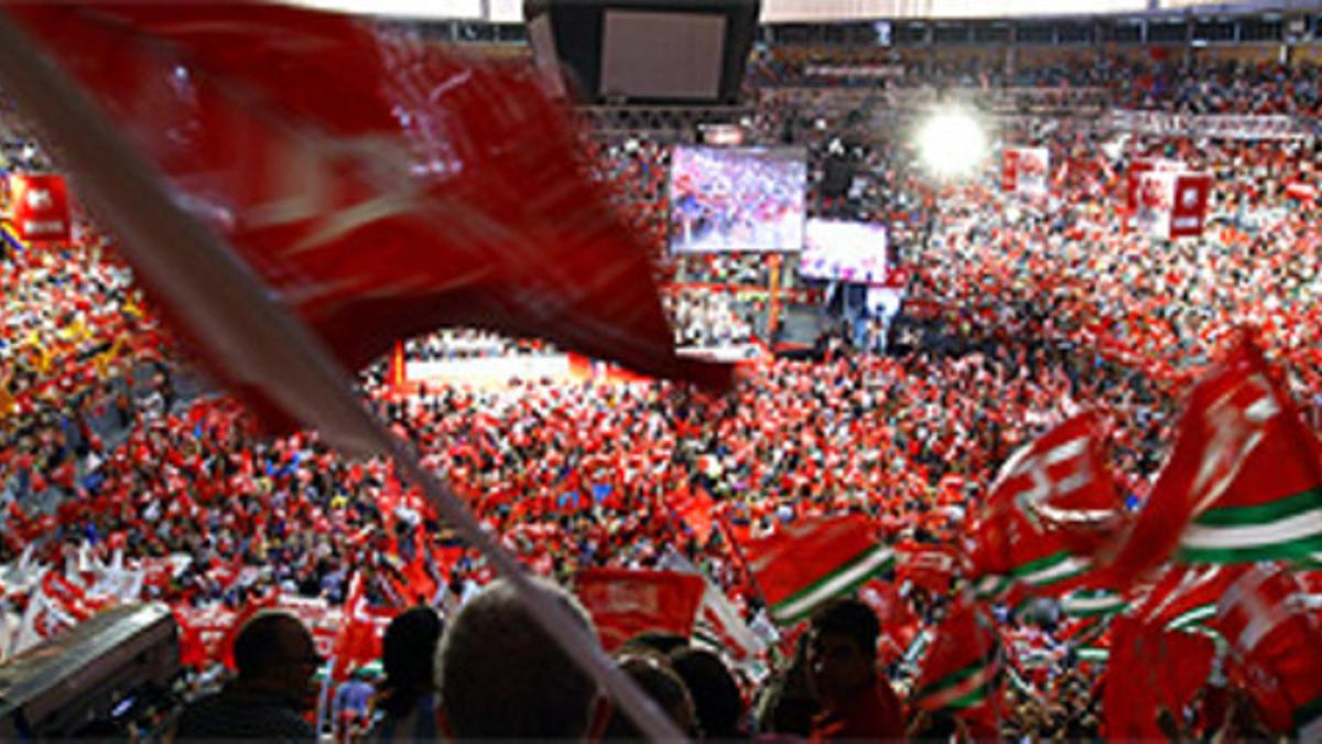 Miles de delegados sindicales se reunieron, ayer, en Madrid