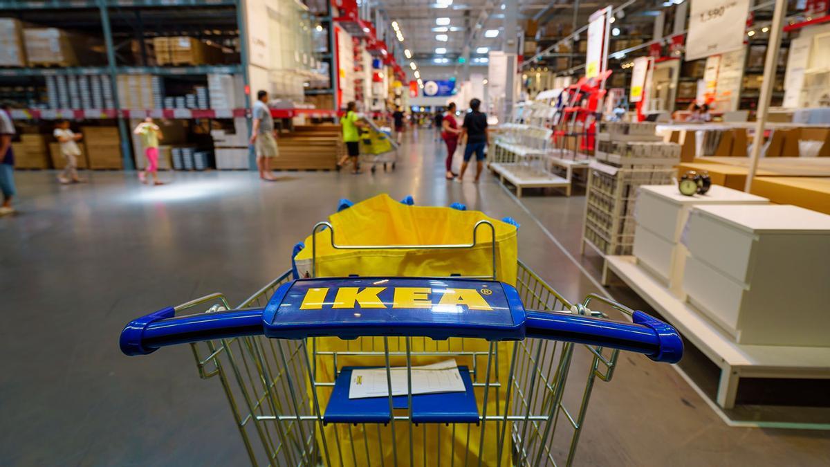 Limpiar si fregar: el aparato de 3 euros de Ikea que lo cambia todo y deja las persianas como nuevas