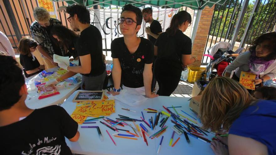 Magia, música y talleres llenan Benimàmet