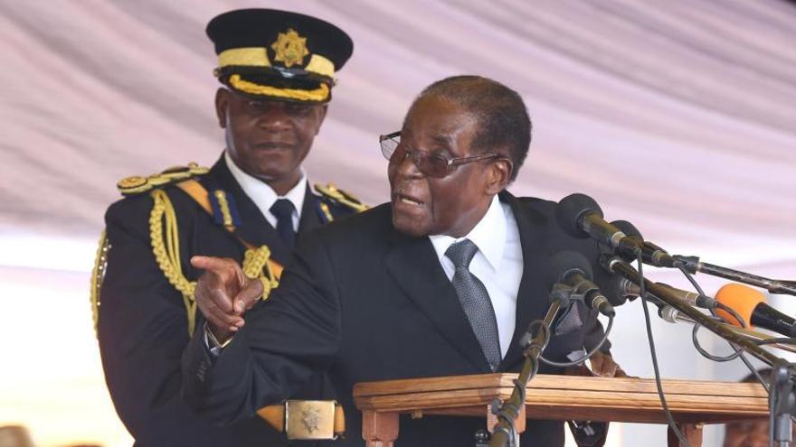 Tensió a Zimbabwe entre rumors d&#039;un possible cop d&#039;Estat contra Mugabe