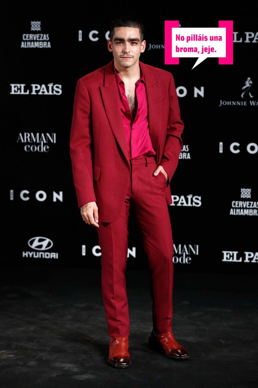 Omar Ayuso y su superposado de photocall