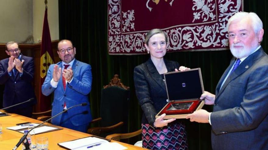 De esquerda a dereita, José Alberto Díez, Antonio López, Cecilia Sierra e o profesor emérito da USC, Darío Villanueva