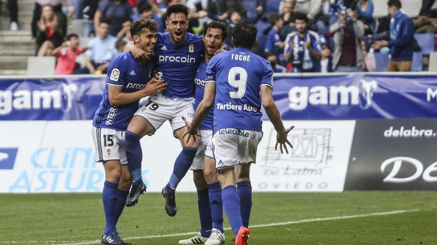 Costas, Torró, David Fernández y Toché, celebrando un gol en el Tartiere.