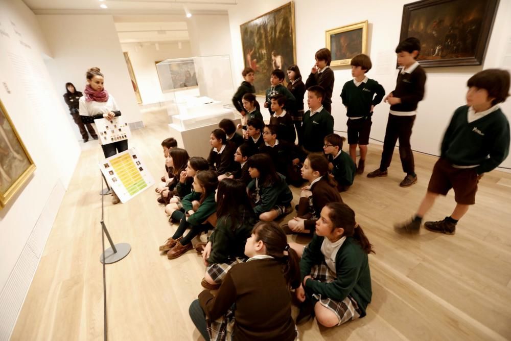 Visita de los alumnos del colegio Santa Teresa al Museo de Bellas Artes