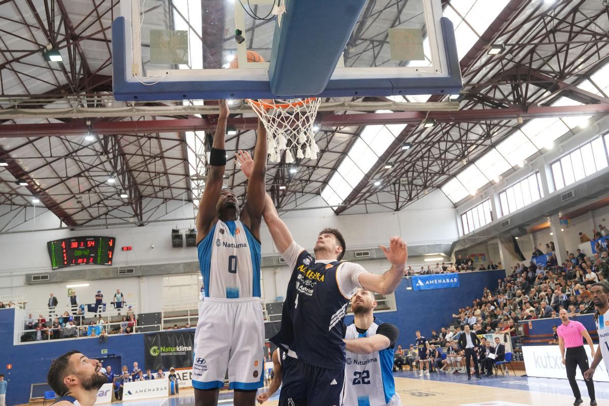 El Alimerka Oviedo Baloncesto suma su segunda victoria en San Sebastián