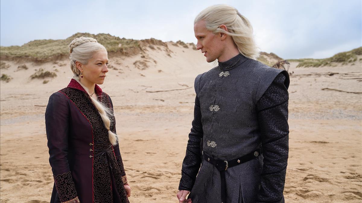 Dos miembros de la casa Targaryen con su característico pelo platino.