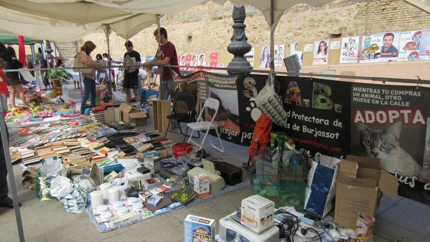 La Protectora de Burjassot celebra un mercado solidario