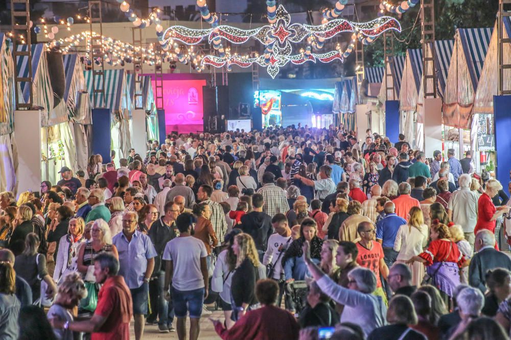 Baile, amistad y alegría en el recinto portuario de Torrevieja con la Feria de Sevillanas 2018