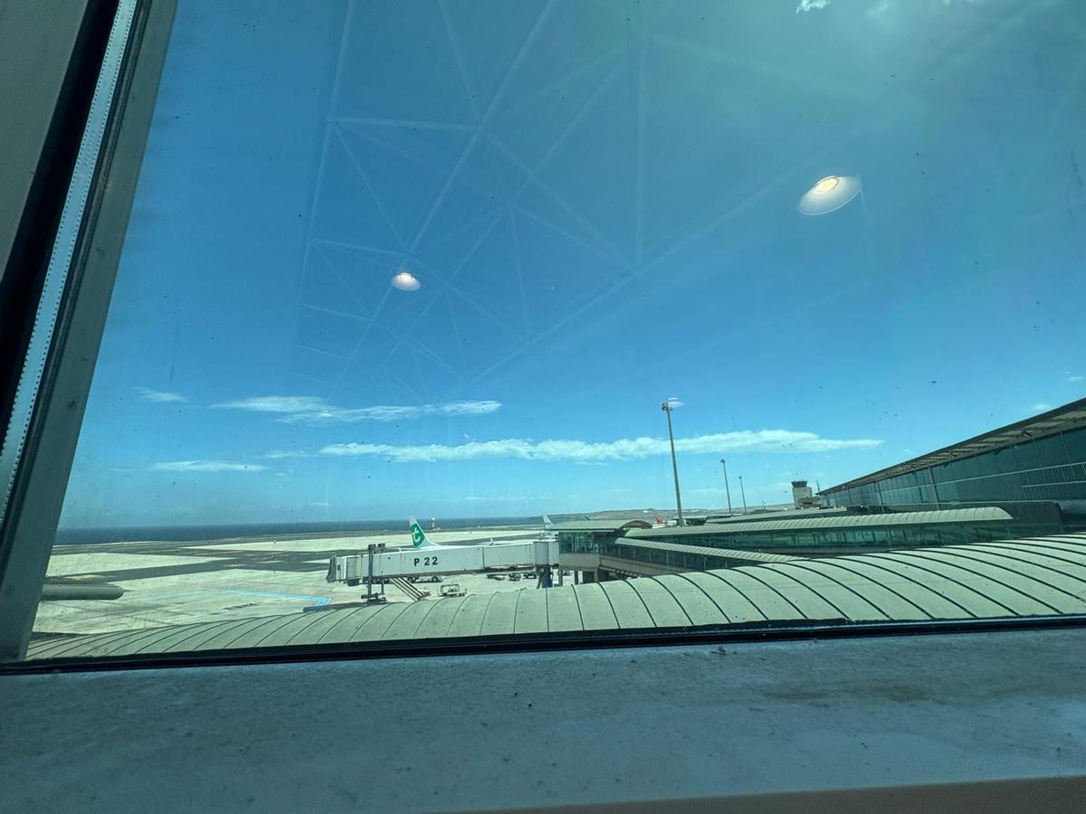 Aena informa de ocho vuelos desviados en Canarias por las fuertes rachas de viento