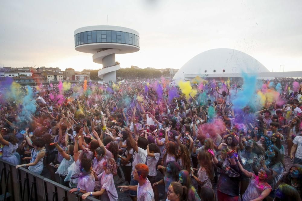 Holi Party en el Niemeyer