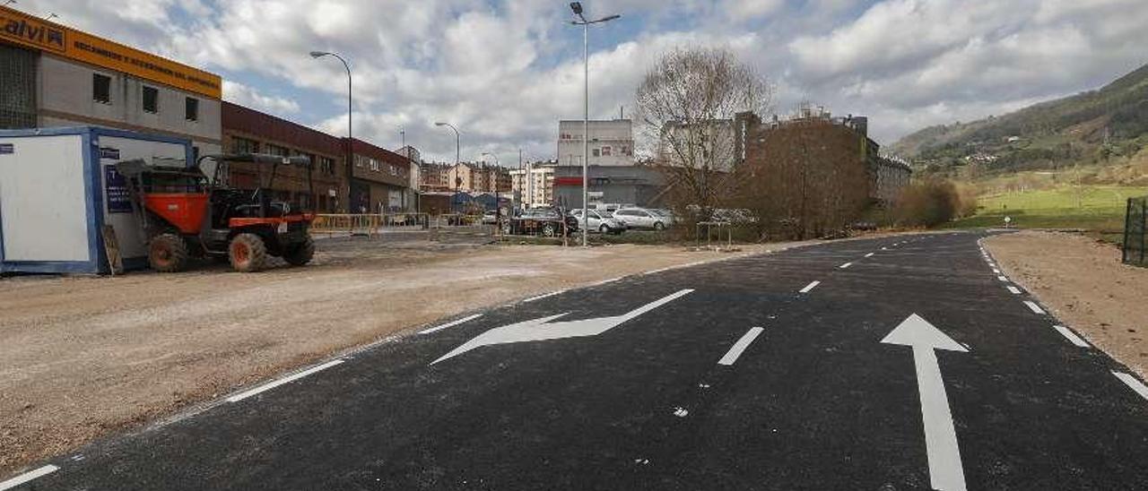 El ramal que da acceso al nuevo aparcamiento de Ciudad Naranco.