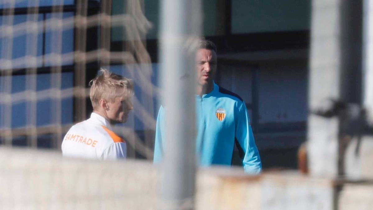 Wass, al margen en el último entrenamiento del Valencia CF