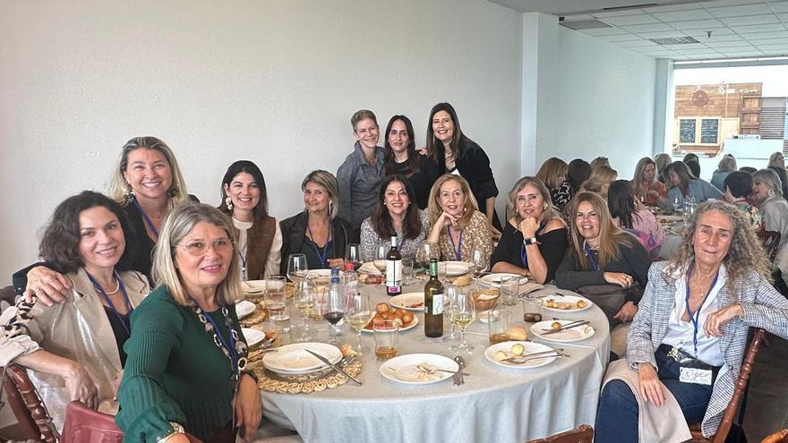 Las damas del puchero canario de las siete carnes triunfan en su primer capítulo