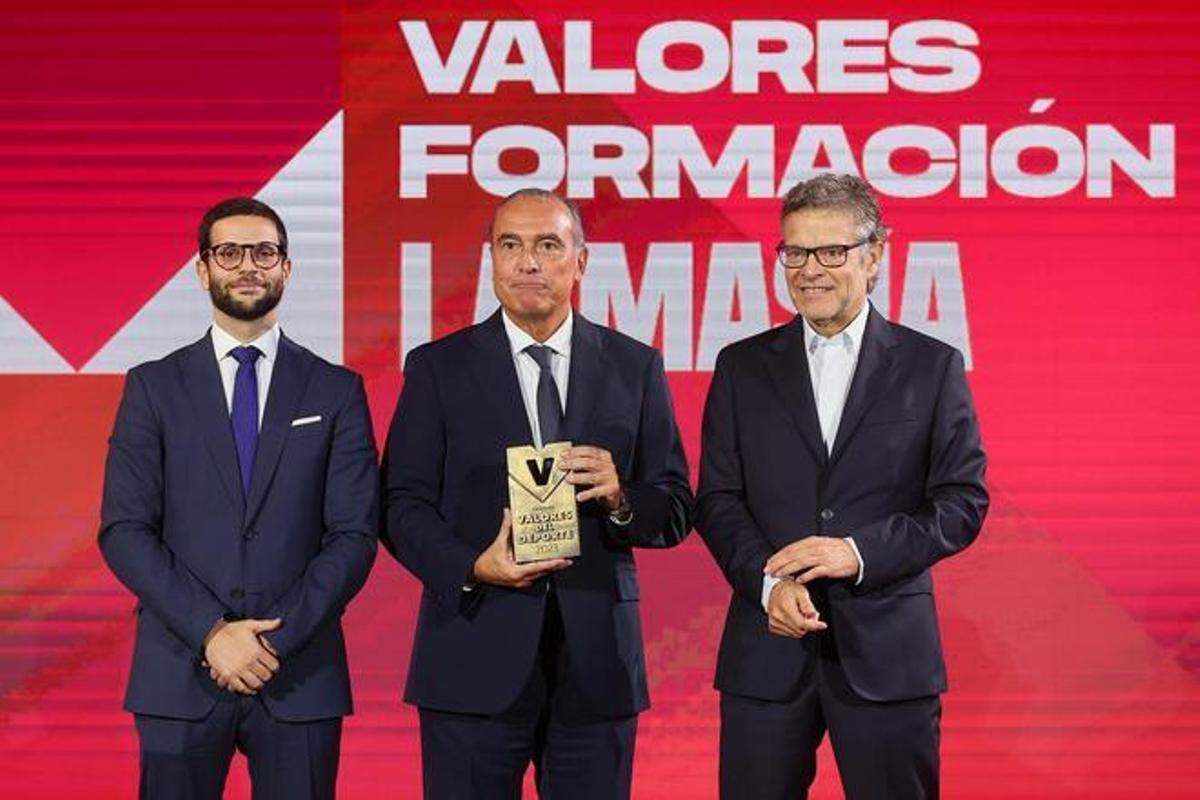 Rafa Yuste recoge el Premio Valores Formación 2023 a La Masia.