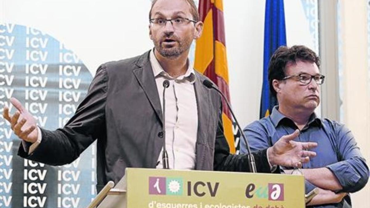 Propuesta 8 El coordinador de ICV, Joan Herrera, junto al líder de EUiA, Joan Josep Nuet, en octubre.