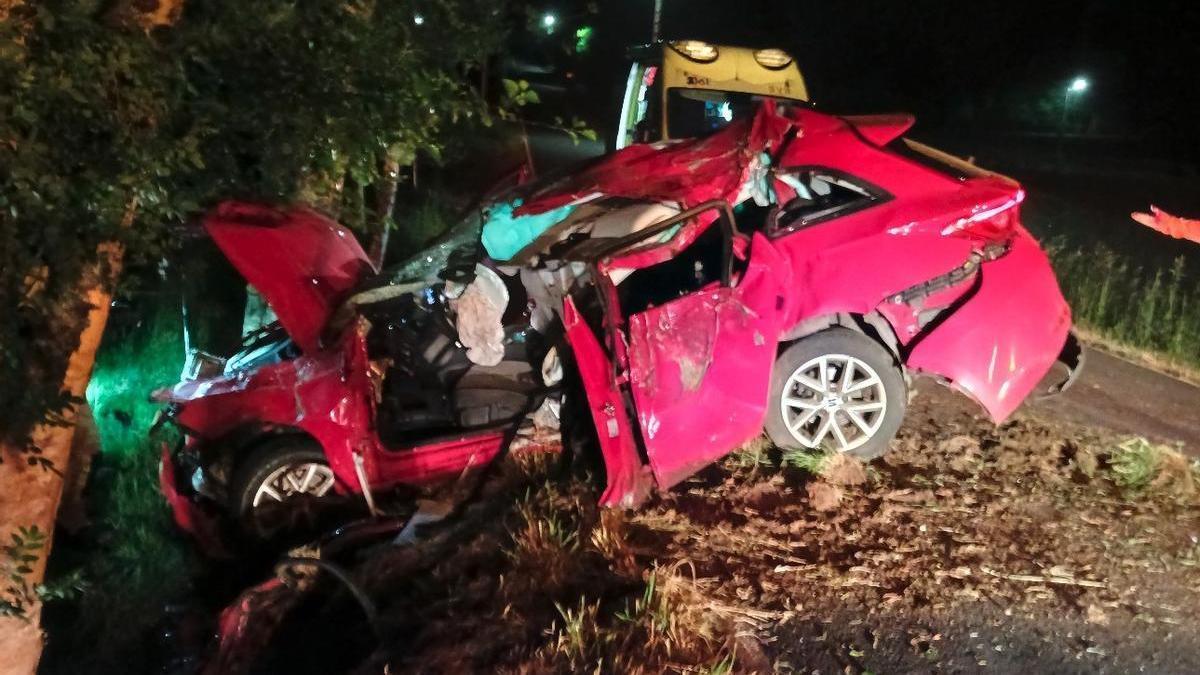Estado del vehículo tras el accidente mortal de A Baña.