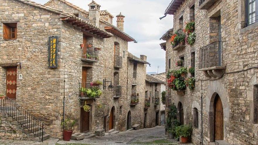 Aínsa, uno de los pueblos aragoneses que forman parte de la Asociación de Pueblos Más Bonitos de España.