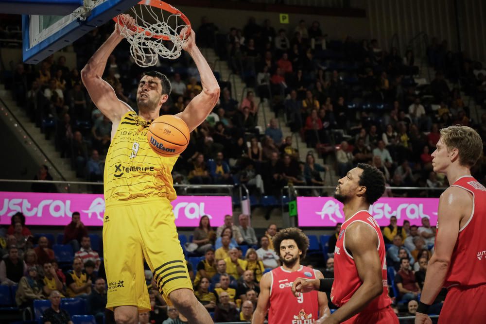 Partido Iberostar Tenerife - Filou Oostende octavos de final de la Basketball Champions League  | 03/03/2020 | Fotógrafo: Andrés Gutiérrez Taberne