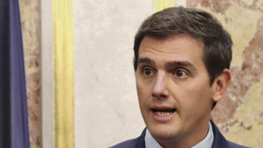 Rivera reclama elecciones en Cataluña para tener &quot;un nuevo interlocutor&quot;