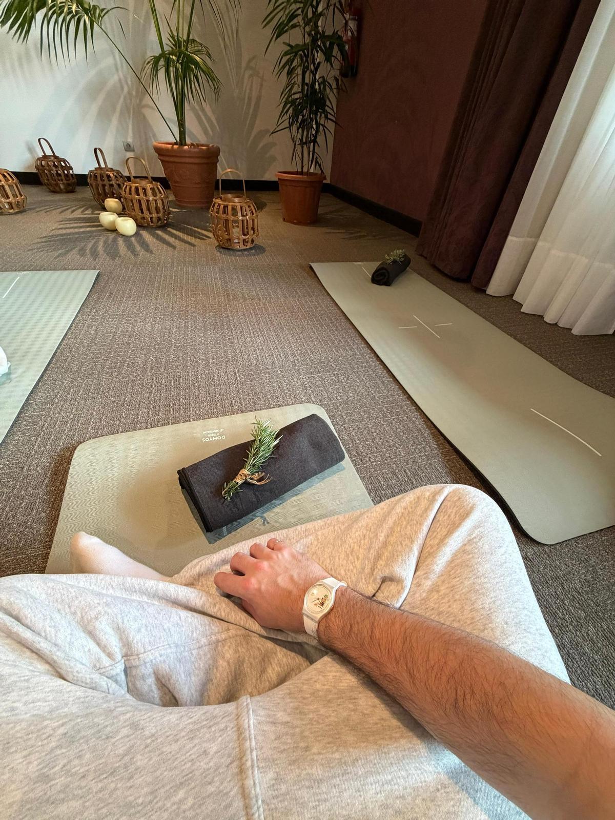 Sesión de yoga con Aida Artiles, en el Hotel Hacienda del Conde