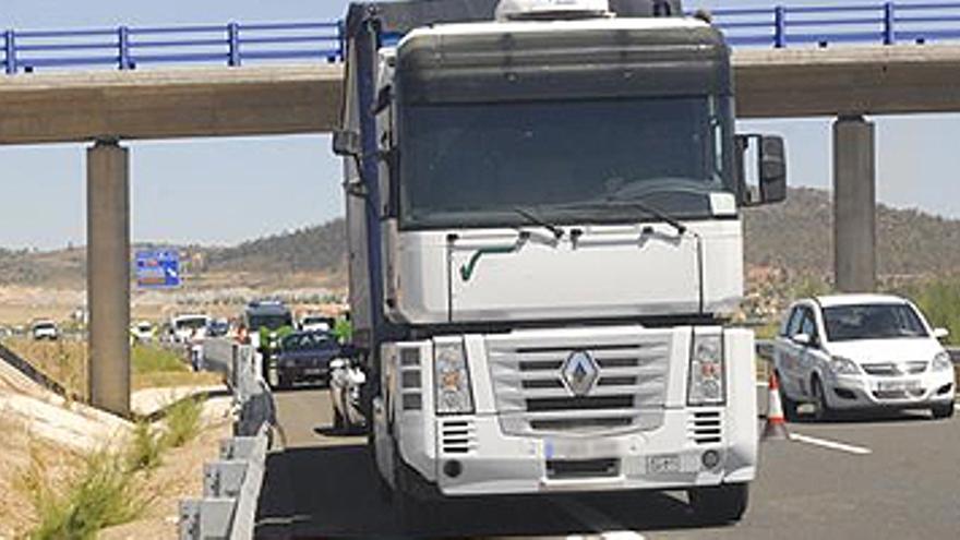 Los camioneros manifiestan que los portes se han reducido hasta un 25%