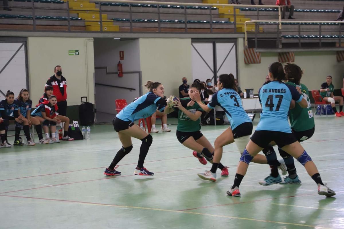 Las imágenes del Adesal-Morvedre de balonmano femenino en La Fuensanta