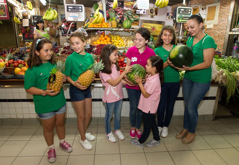 La Hoguera Calderón de la Barca-Plaza de España nos acompaña al Mercado Central para comprar los ingredientes