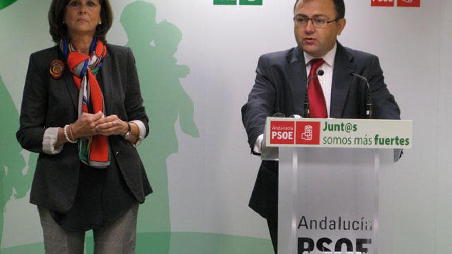 Remedios Martel y Miguel Ángel Heredia, en rueda de prensa.