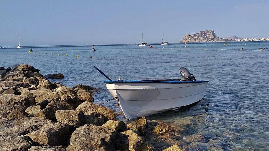 Cuatro policías de Teulada, aislados al dar positivo un inmigrante de la patera de Moraira