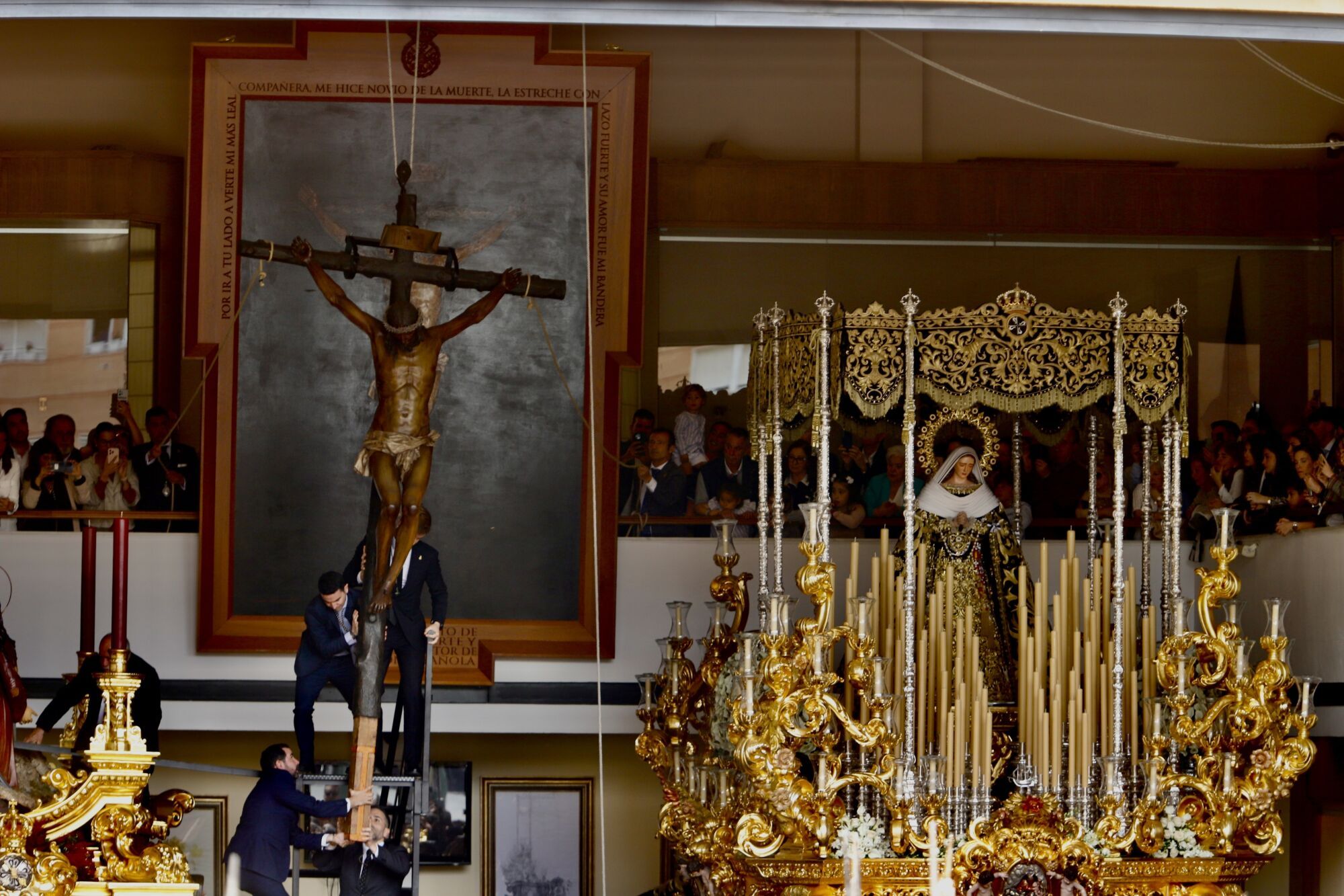 Trasladado del Cristo de la Buena Muerte a hombros de la Legión