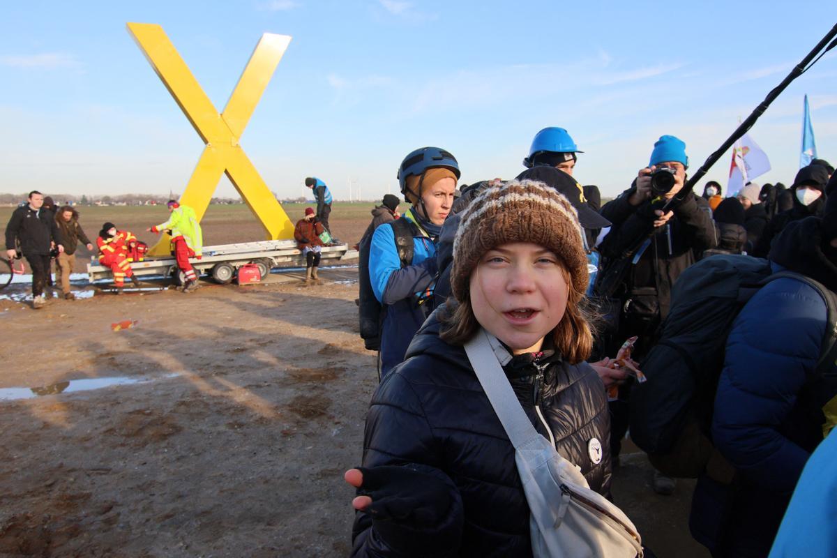 La activista climática Greta Thunberg protesta contra la expansión de la mina de lignito a cielo abierto Garzweiler de la empresa de servicios públicos alemana RWE a Luetzerath, Alemania